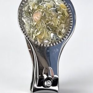 Nail clipper inlaid with crystal chips